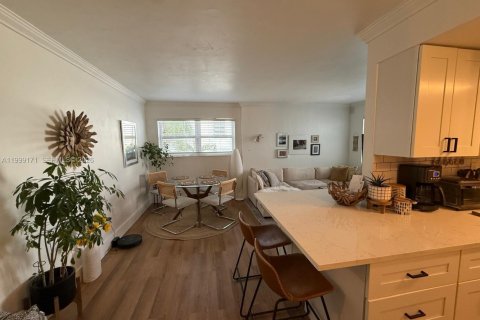 Condo in Miami Beach, Florida, 1 bedroom  № 2067573 - photo 6