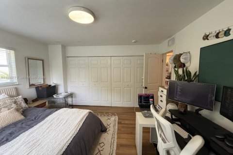 Condo in Miami Beach, Florida, 1 bedroom  № 2067573 - photo 13