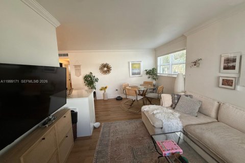 Condo in Miami Beach, Florida, 1 bedroom  № 2067573 - photo 5