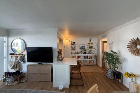 Condo in Miami Beach, Florida, 1 bedroom  № 2067573 - photo 2