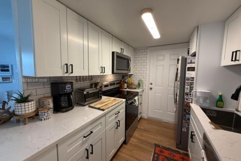 Condo in Miami Beach, Florida, 1 bedroom  № 2067573 - photo 7