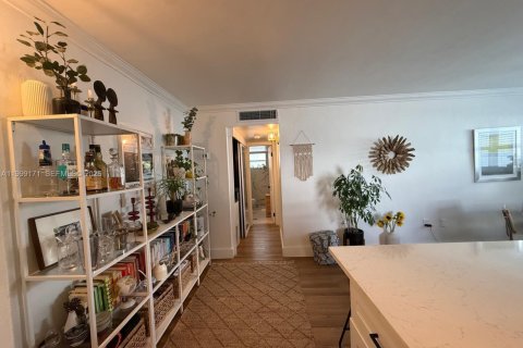 Condo in Miami Beach, Florida, 1 bedroom  № 2067573 - photo 8