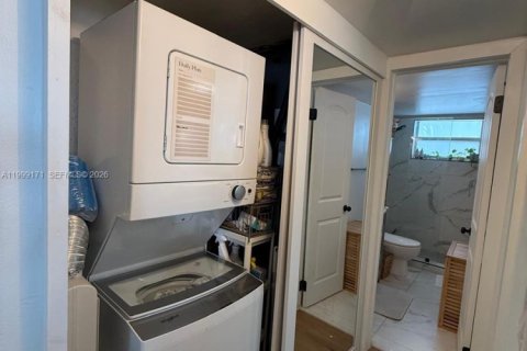 Condo in Miami Beach, Florida, 1 bedroom  № 2067573 - photo 9