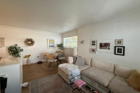 Condo in Miami Beach, Florida, 1 bedroom  № 2067573 - photo 3