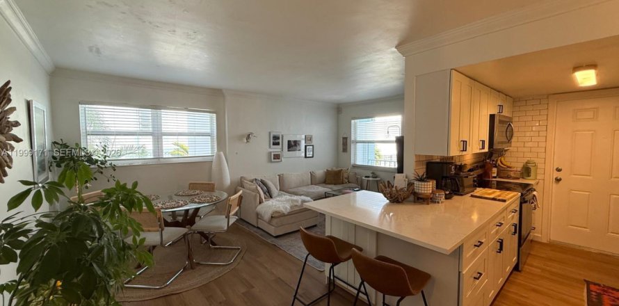 Condo in Miami Beach, Florida, 1 bedroom  № 2067573