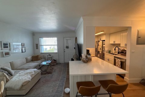 Condo in Miami Beach, Florida, 1 bedroom  № 2067573 - photo 4