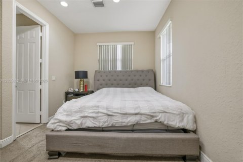 Adosado en alquiler en Fort Lauderdale, Florida, 3 dormitorios, 213.02 m2 № 2169984 - foto 25