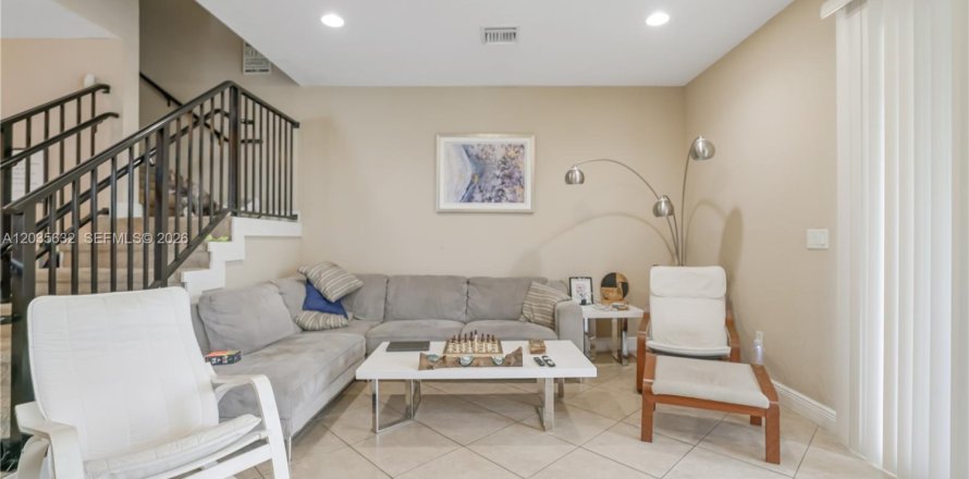 Adosado en Fort Lauderdale, Florida 3 dormitorios, 213.02 m2 № 2169984