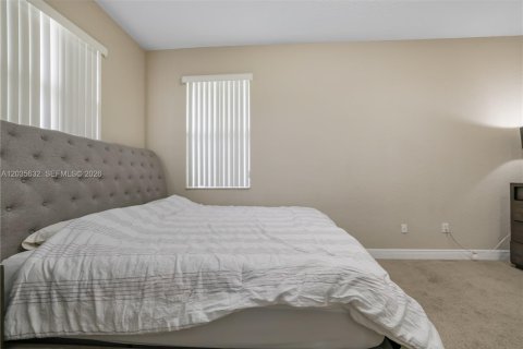 Adosado en alquiler en Fort Lauderdale, Florida, 3 dormitorios, 213.02 m2 № 2169984 - foto 26