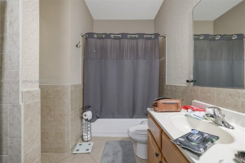 Adosado en alquiler en Fort Lauderdale, Florida, 3 dormitorios, 213.02 m2 № 2169984 - foto 20