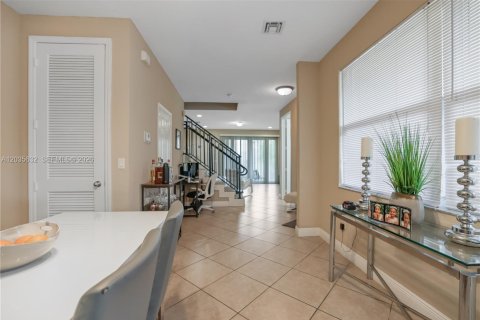 Adosado en alquiler en Fort Lauderdale, Florida, 3 dormitorios, 213.02 m2 № 2169984 - foto 5
