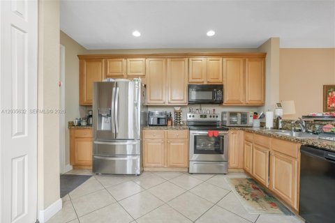 Adosado en alquiler en Fort Lauderdale, Florida, 3 dormitorios, 213.02 m2 № 2169984 - foto 29