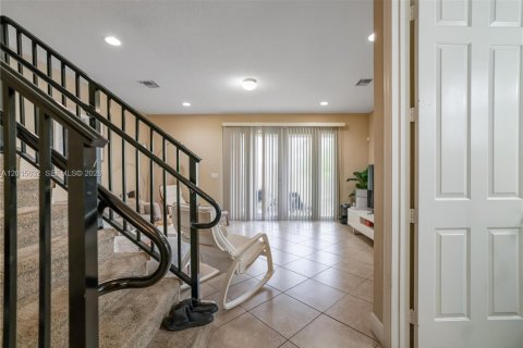 Adosado en alquiler en Fort Lauderdale, Florida, 3 dormitorios, 213.02 m2 № 2169984 - foto 4