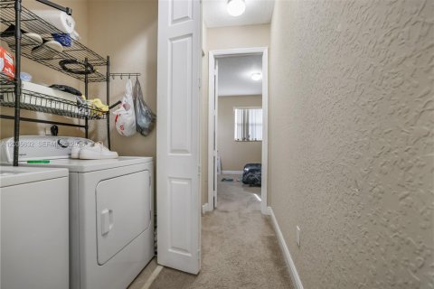 Adosado en alquiler en Fort Lauderdale, Florida, 3 dormitorios, 213.02 m2 № 2169984 - foto 9