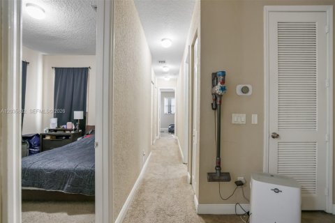 Adosado en alquiler en Fort Lauderdale, Florida, 3 dormitorios, 213.02 m2 № 2169984 - foto 23