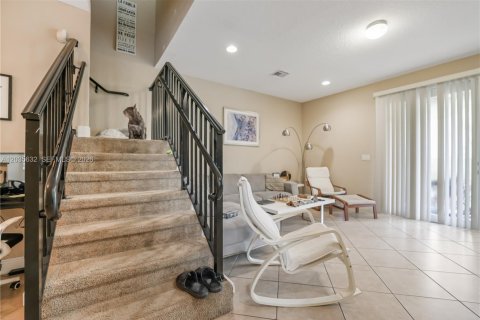 Adosado en alquiler en Fort Lauderdale, Florida, 3 dormitorios, 213.02 m2 № 2169984 - foto 2