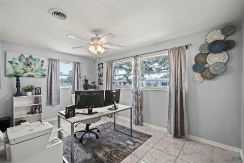 House in Cocoa, Florida 3 bedrooms, 119.57 sq.m. № 2225021 - photo 9
