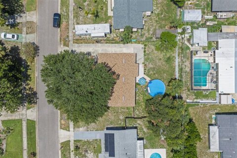 House in Cocoa, Florida 3 bedrooms, 119.57 sq.m. № 2225021 - photo 24