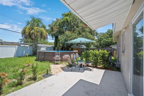 House in Cocoa, Florida 3 bedrooms, 119.57 sq.m. № 2225021 - photo 18