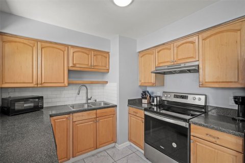 House in Cocoa, Florida 3 bedrooms, 119.57 sq.m. № 2225021 - photo 11