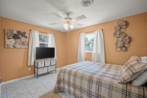 House in Cocoa, Florida 3 bedrooms, 119.57 sq.m. № 2225021 - photo 7