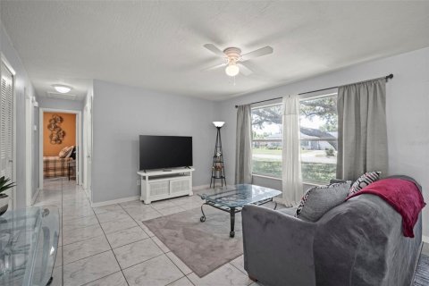 House in Cocoa, Florida 3 bedrooms, 119.57 sq.m. № 2225021 - photo 6