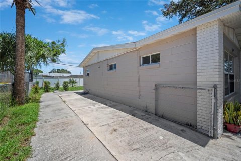 House in Cocoa, Florida 3 bedrooms, 119.57 sq.m. № 2225021 - photo 21