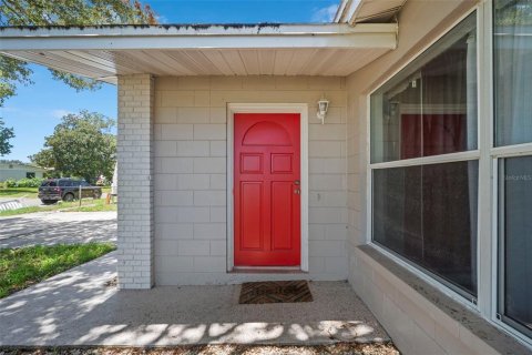 House in Cocoa, Florida 3 bedrooms, 119.57 sq.m. № 2225021 - photo 2