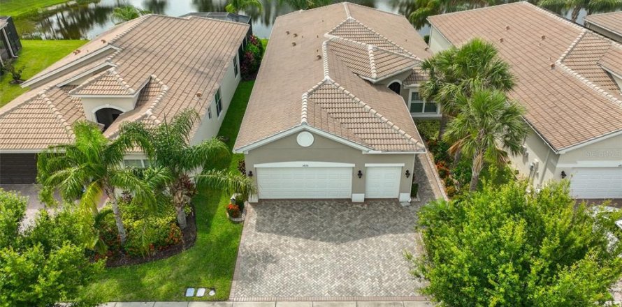 House in Wimauma, Florida 3 bedrooms, 216.18 sq.m. № 1744296
