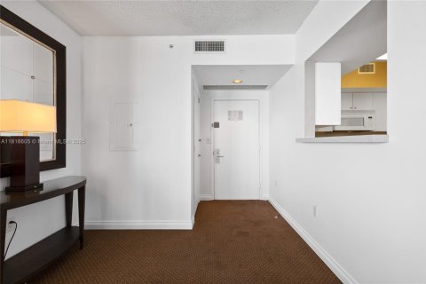 Condominio en venta en Sunny Isles Beach, Florida, 3 dormitorios, 172.8 m2 № 2032643 - foto 9