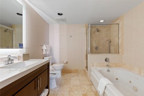 Condominio en venta en Sunny Isles Beach, Florida, 3 dormitorios, 172.8 m2 № 2032643 - foto 23