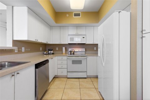 Condominio en venta en Sunny Isles Beach, Florida, 3 dormitorios, 172.8 m2 № 2032643 - foto 11