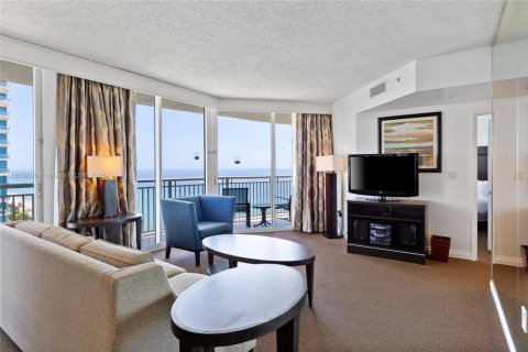 Condominio en venta en Sunny Isles Beach, Florida, 3 dormitorios, 172.8 m2 № 2032643 - foto 6