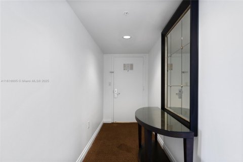 Condominio en venta en Sunny Isles Beach, Florida, 3 dormitorios, 172.8 m2 № 2032643 - foto 27