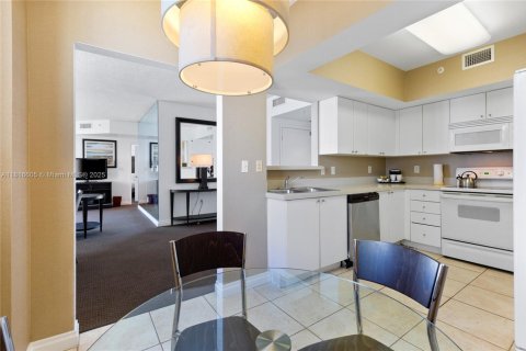 Condominio en venta en Sunny Isles Beach, Florida, 3 dormitorios, 172.8 m2 № 2032643 - foto 14