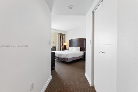 Condominio en venta en Sunny Isles Beach, Florida, 3 dormitorios, 172.8 m2 № 2032643 - foto 22