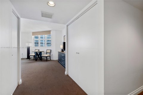 Condominio en venta en Sunny Isles Beach, Florida, 3 dormitorios, 172.8 m2 № 2032643 - foto 29