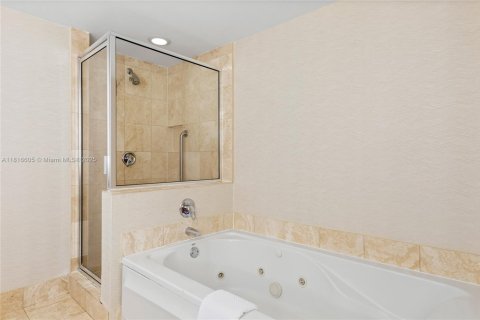 Condominio en venta en Sunny Isles Beach, Florida, 3 dormitorios, 172.8 m2 № 2032643 - foto 24