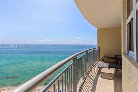 Condominio en Sunny Isles Beach, Florida, 3 dormitorios  № 2032643