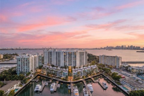 Кондоминиум с 3 спальнями в Норт-Бей-Виллидж, Флорида № 2004627