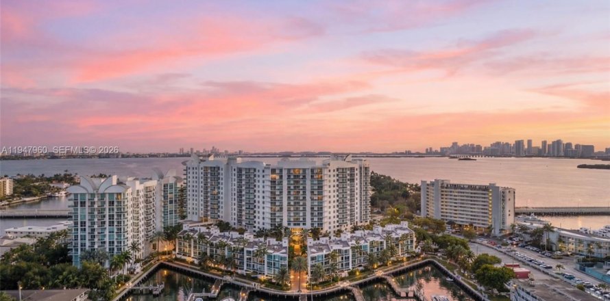 Кондоминиум с 3 спальнями в Норт-Бей-Виллидж, Флорида № 2004627