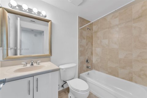 Снять в аренду кондоминиум в Норт-Бей-Виллидж, Флорида 3 спальни, 124.12м2, № 2004627 - фото 17