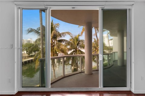 Снять в аренду кондоминиум в Норт-Бей-Виллидж, Флорида 3 спальни, 124.12м2, № 2004627 - фото 25