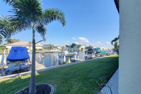 Condo à Punta Gorda, Floride, 2 chambres  № 2139772