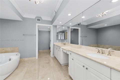 Купить кондоминиум в Авентура, Флорида 2 спальни, 276.2м2, № 2054488 - фото 22