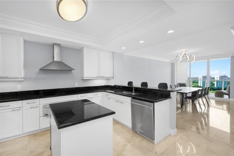 Купить кондоминиум в Авентура, Флорида 2 спальни, 276.2м2, № 2054488 - фото 15
