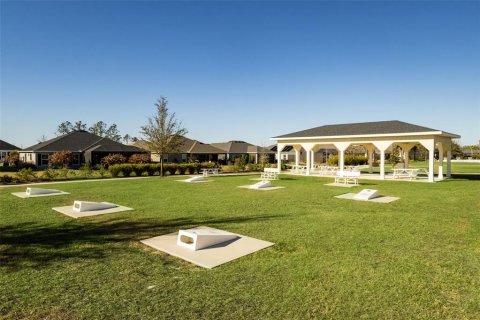 House in The Villages, Florida 3 bedrooms, 180.32 sq.m. № 2110453 - photo 12