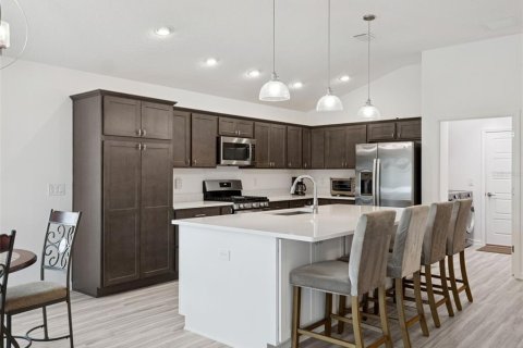House in The Villages, Florida 3 bedrooms, 180.32 sq.m. № 2110453 - photo 25