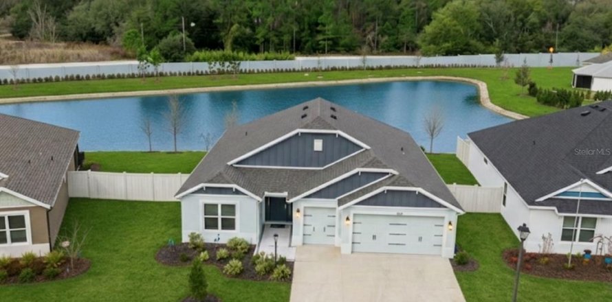 House in The Villages, Florida 3 bedrooms, 180.32 sq.m. № 2110453