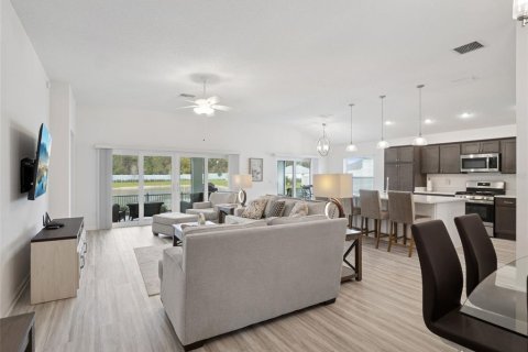 House in The Villages, Florida 3 bedrooms, 180.32 sq.m. № 2110453 - photo 17